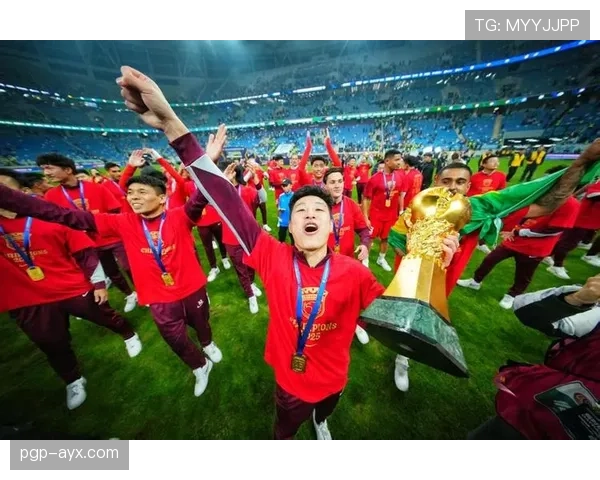 上海海港球迷蓝魔助力球队主场取胜,现场氛围火爆引关注 上海海港球迷蓝魔助力球队主场取胜,现场氛围火爆引关注