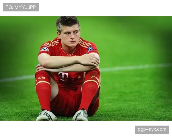 克罗斯精准传球再现大师风采,引领球队中场新高度 克罗斯精准传球再现大师风采,引领球队中场新高度