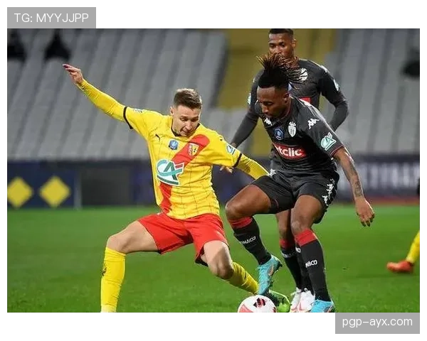 沙尔克中路渗透效率提升，进攻组织表现稳健