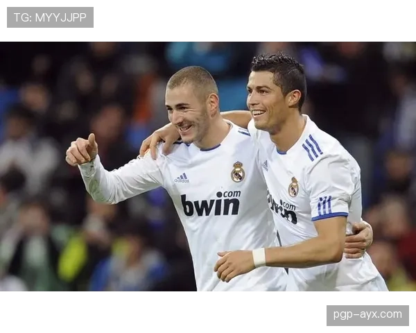 本泽马 vs 伊布：谁才是“艺术型中锋”的巅峰代表